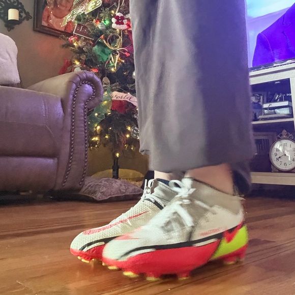 Nike Phantom GT Elite DF SG Pro Crimson Pro cleats. Size 6 mens/7‎ women’s - Picture 2 of 5